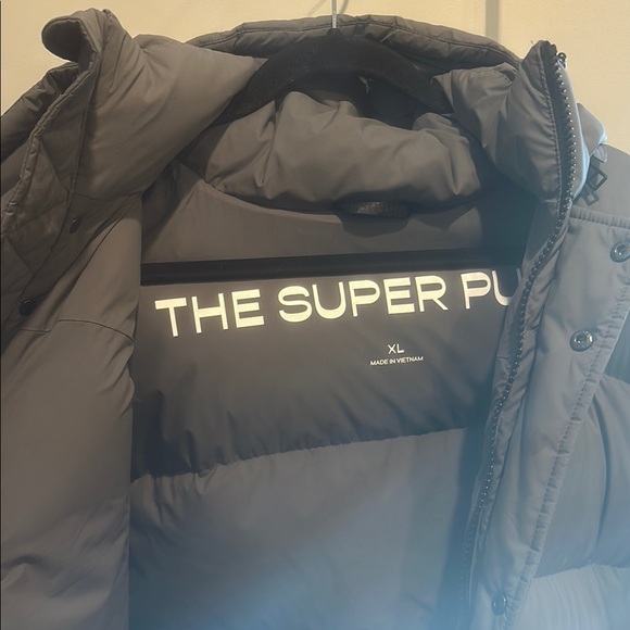 Aritzia Super Puff - Picture 4 of 5